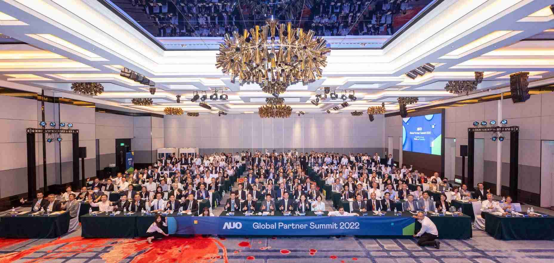 友達推動「安心、、、、創新、、、用心、、同心、、盡心」五星職旅，，，為菲籍員工打造全方位照護，，首度贏得「人權實踐與發展領袖獎」殊榮