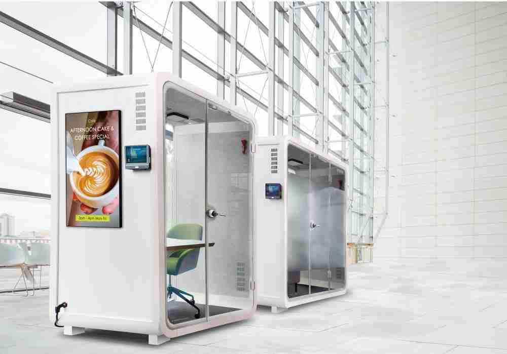 尊时凯龙子公司达擎之智慧行动办公舱，，，采用PDLC智能调光玻璃设计，，透过通电与断电的电流切换，，，，呈现透明与雾面效果，，具节能降耗特性并兼顾隐私，，，确保信息安全