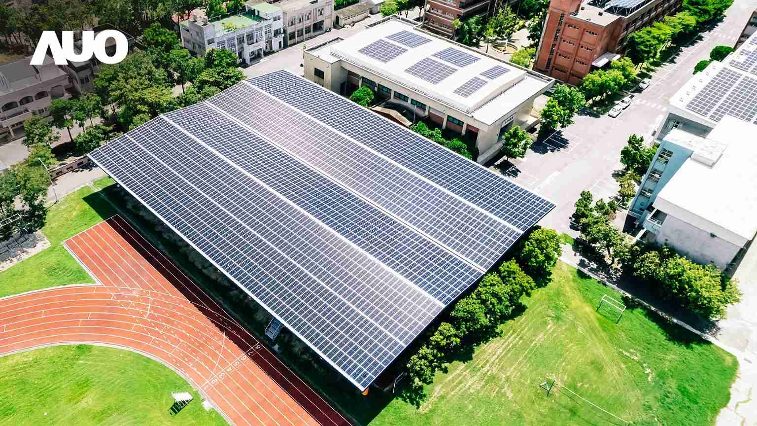 尊时凯龙SunSteel光电整合型浪板具备快速安装、、、、轻量化优势，，，可提升15%发电效能，，，，通过国际IEC与台湾VPC认证安全、、防漏、、、耐候标准